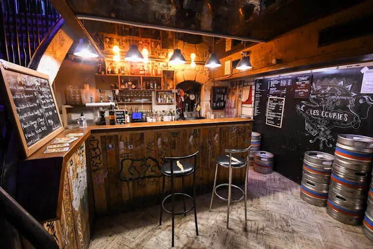 Bar atypique d�cor� par des artistes en plein quartier Montorgueil - Image 2