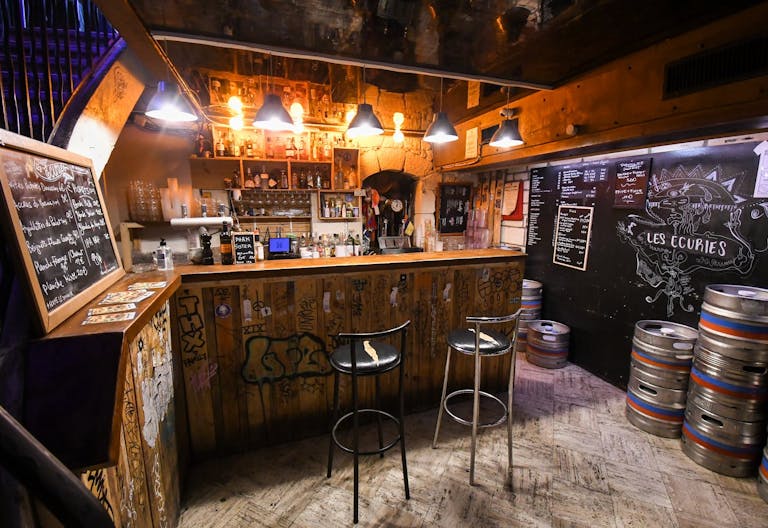 Bar atypique d�cor� par des artistes en plein quartier Montorgueil - Image 2