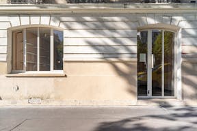 Beautiful Showroom on the canal saint Martin - Image 1