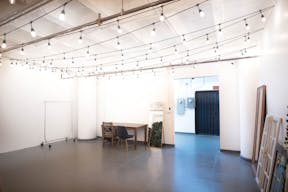 DTLA - Ivy Wall Studio with Mirrors - Image 6