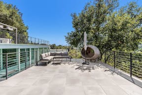 Villa in Beverly Hills - Pool - Scenic Outlook - Image 6