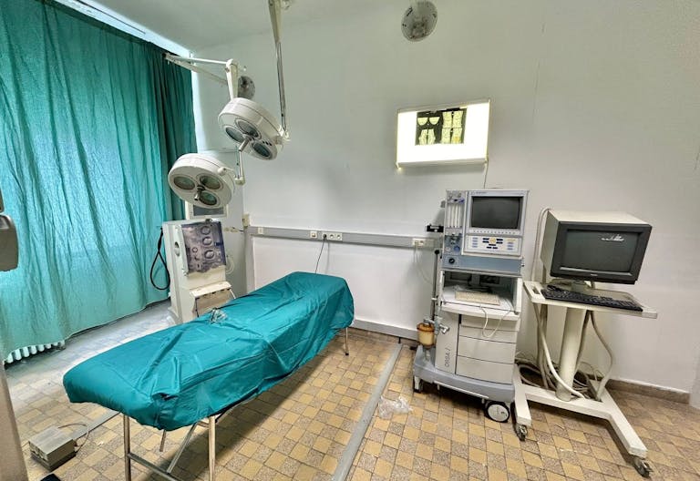 D�cor/Lieu de tournage: Bloc Op�ratoire - Image 2