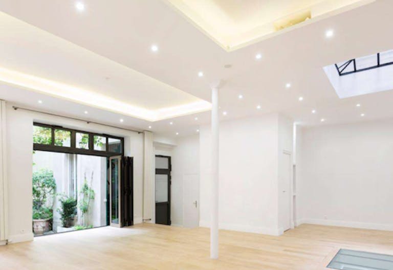 Beautiful Gallery in Le Marais - Image 1