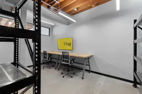 Spacious Storefront Space on Melrose Avenue - Image 2