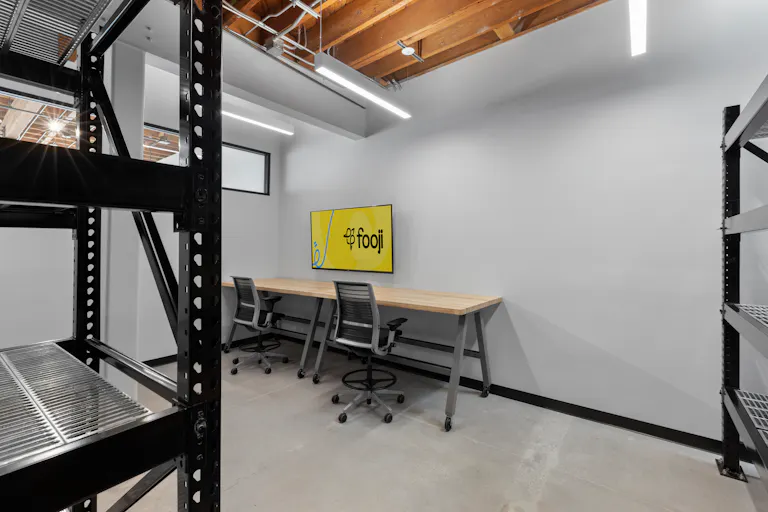 Spacious Storefront Space on Melrose Avenue - Image 2