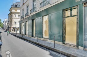 Beautiful Pop Up Boutique in Le Marais - Image 2