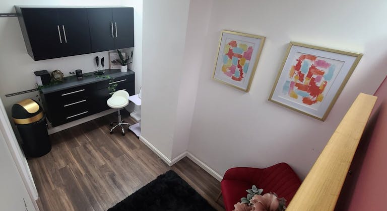 Beauty Studio II - Image 1