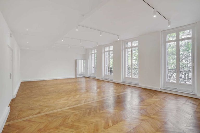 Beautiful Haussmannien Showroom Fashion Week - Image 2