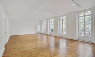 Beautiful Haussmannien Showroom Fashion Week - Image 2