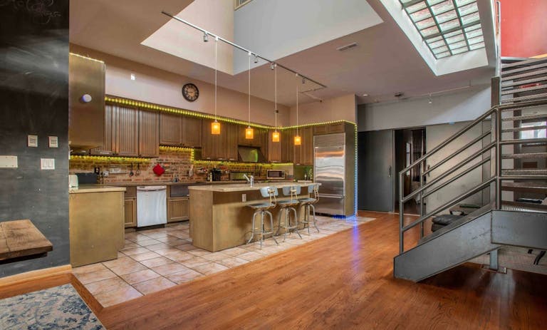 Artsy & Homey Wicker Park Loft - Image 4