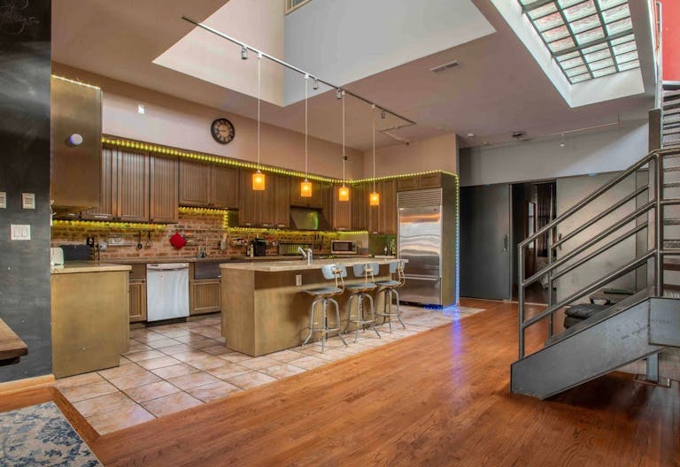 Artsy & Homey Wicker Park Loft - Image 4