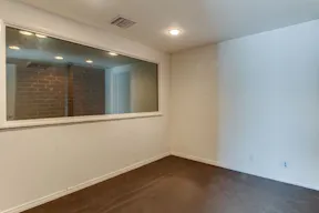 Trendy Building in Beverly Hills - Image 16