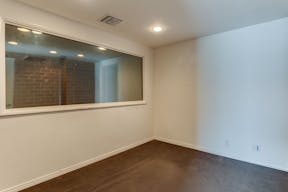 Trendy Building in Beverly Hills - Image 16