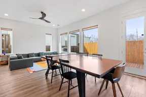 Spacious Modern Home in Houston - Image 1