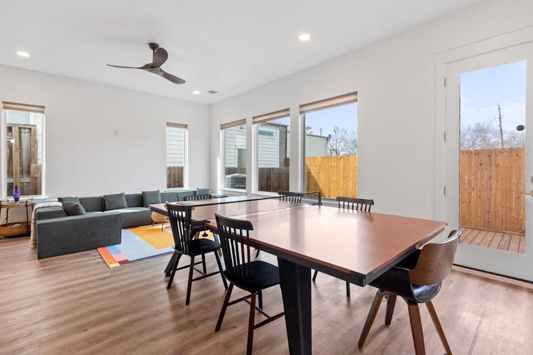 Spacious Modern Home in Houston - Image 1