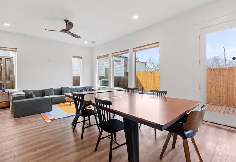 Spacious Modern Home in Houston - Image 1