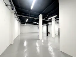 Ampio spazio espositivo stile industriale in Porta Venezia Milano - Image 3