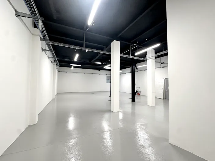 Ampio spazio espositivo stile industriale in Porta Venezia Milano - Image 3