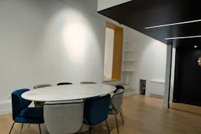 Spacious, streamlined gallery - your projects in the heart of the art district - Image 7