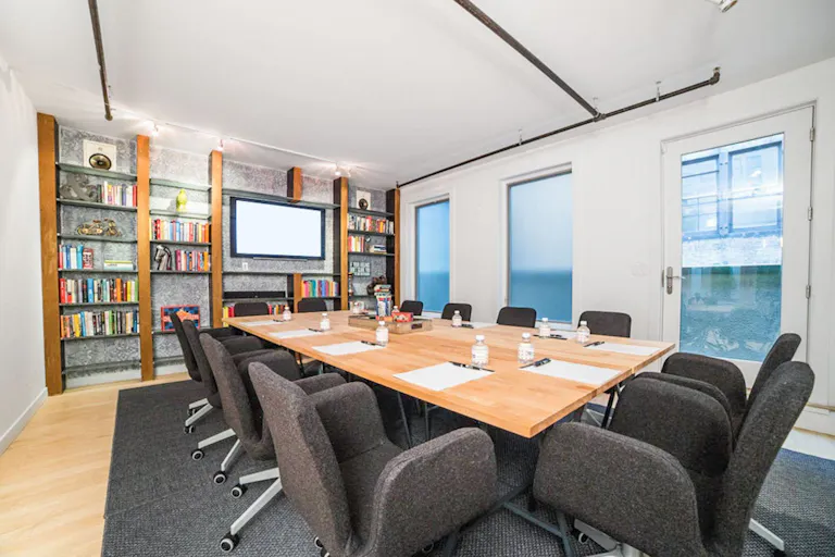 Fully Furnished Penthouse & Terrace - Image 4