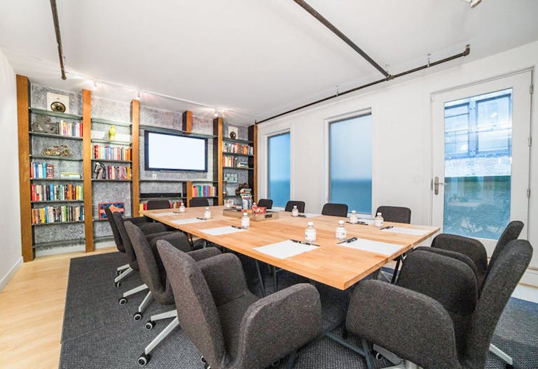 Fully Furnished Penthouse & Terrace - Image 4