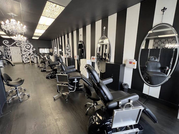 Unique Stylish Upscale Salon In Torrance - Image 3