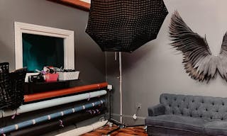 Industrial Riverside Creative Studio Loft - Image 7