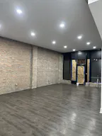 Pilsen commercial space - perfect for pop-up store/art gallery/ private sale - Image 4