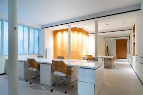 Beautiful Showroom on the canal saint Martin - Image 5