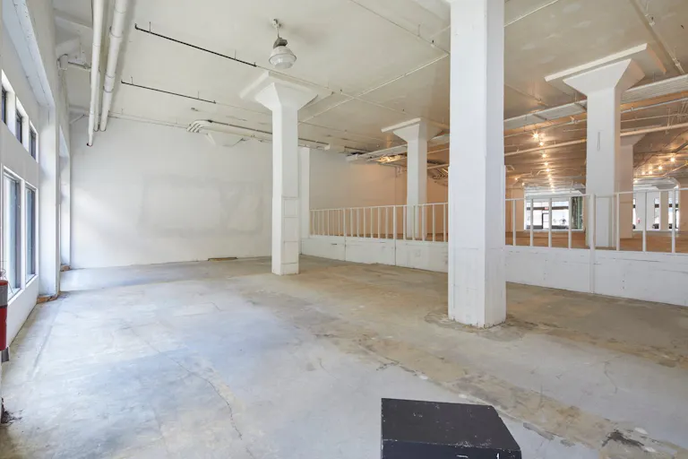 Unique open floor plan - Image 3