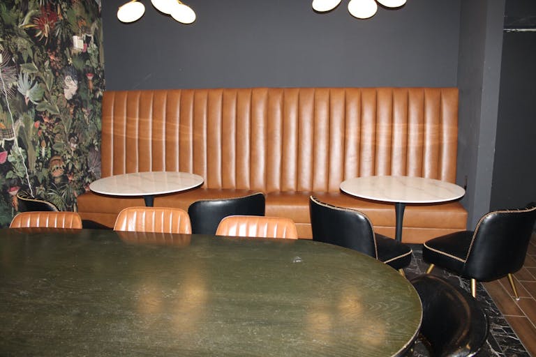 Moody Speak Easy - Image 1