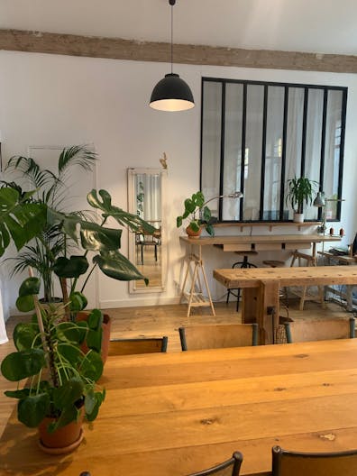 Atelier d'art esprit canut avec vitrine sur rue au coeur de la Croix-Rousse - Image 2