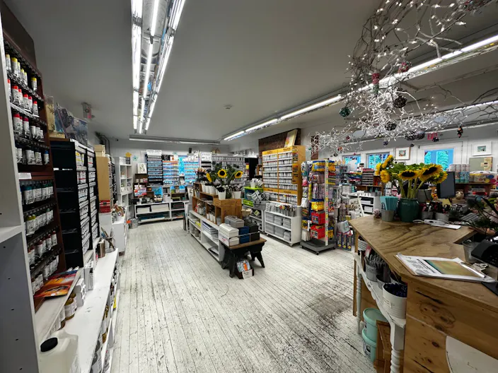 East Hampton Fringe Commercial in Heart of Business District - Image 0