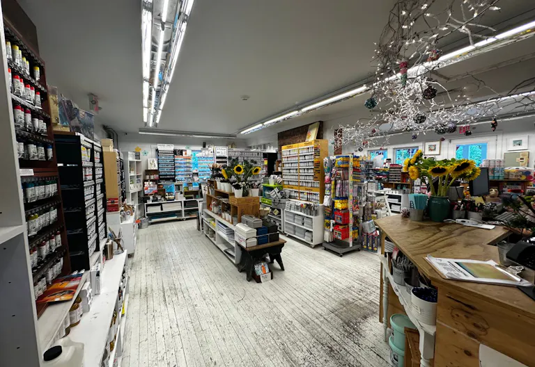 East Hampton Fringe Commercial in Heart of Business District - Image 0