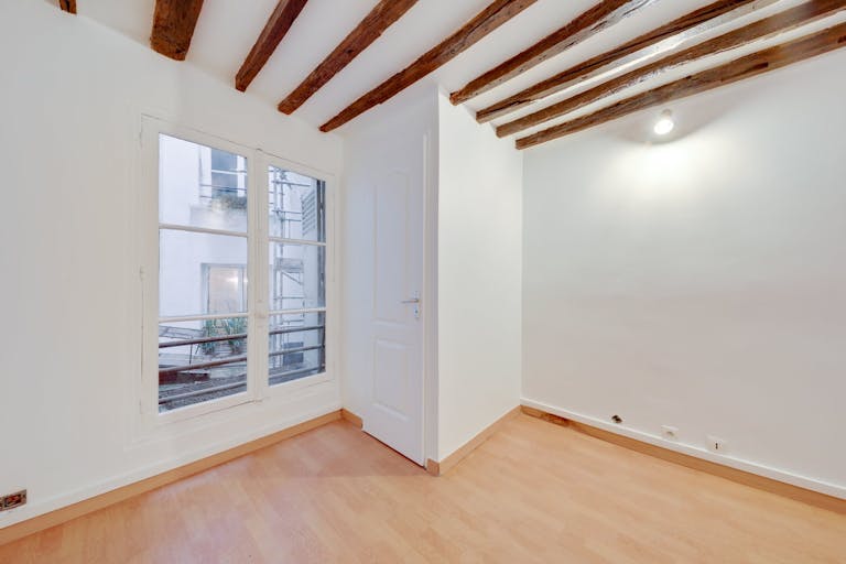 Belle Boutique pr�s du Sacr� Coeur, Montmartre - Image 2