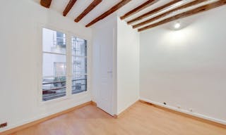 Belle Boutique pr�s du Sacr� Coeur, Montmartre - Image 2