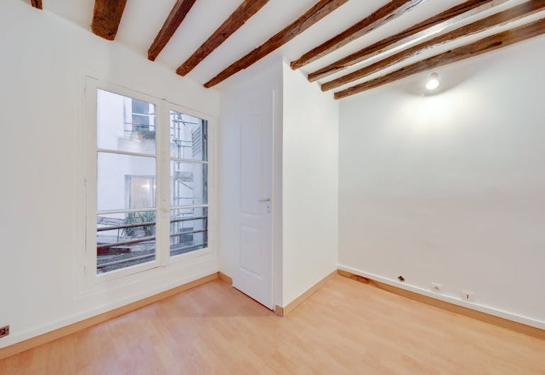 Belle Boutique pr�s du Sacr� Coeur, Montmartre - Image 2