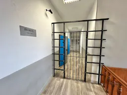 Décor/Lieu de tournage: Prison - Image 3