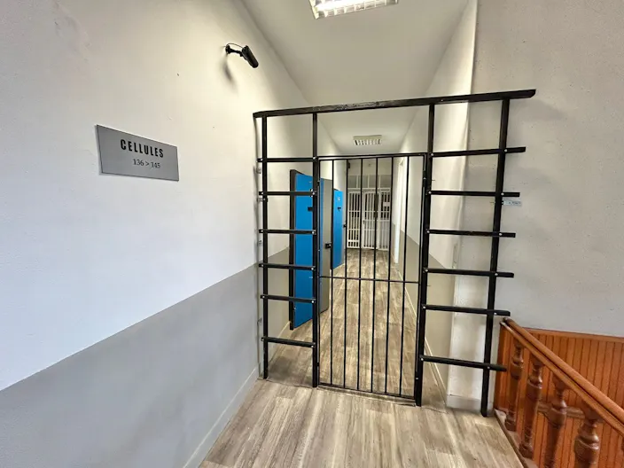 Décor/Lieu de tournage: Prison - Image 3