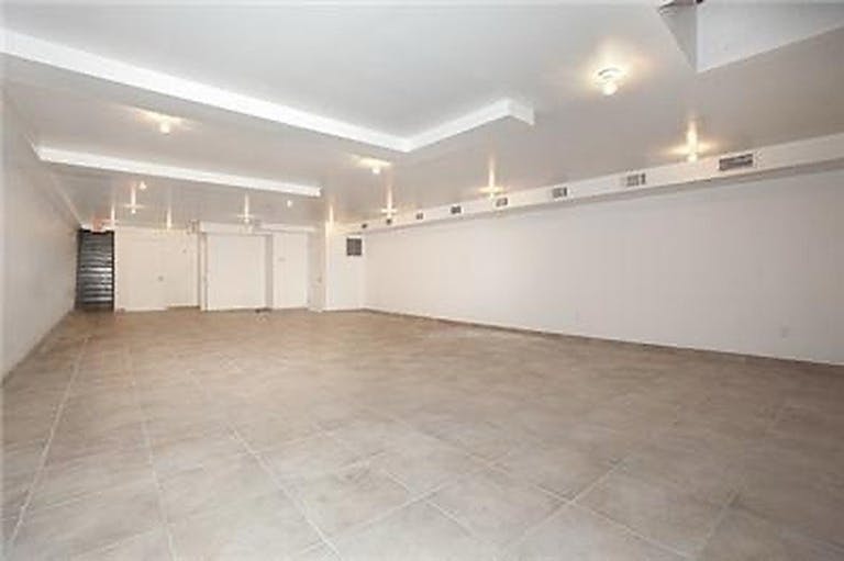 Storefront white box in East Village - Image 1