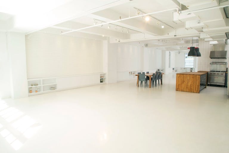 Modern Loft Showroom in Midtown - Image 3