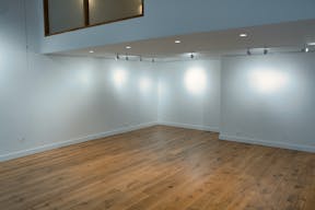 showroom, galerie spacieuse et lumineuse/ vitrine 6 m lineaire au coeur du marais - Image 2