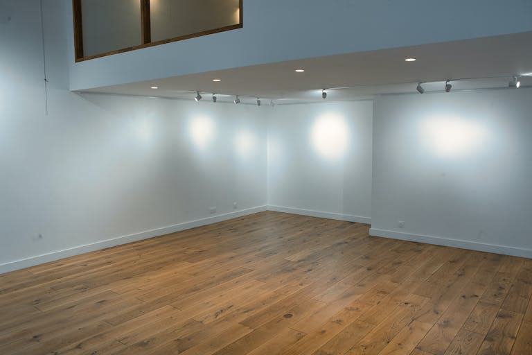 showroom, galerie spacieuse et lumineuse/ vitrine 6 m lineaire au coeur du marais - Image 2