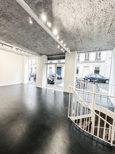 Spacious Gallery Space in the Haut Marais - Image 3