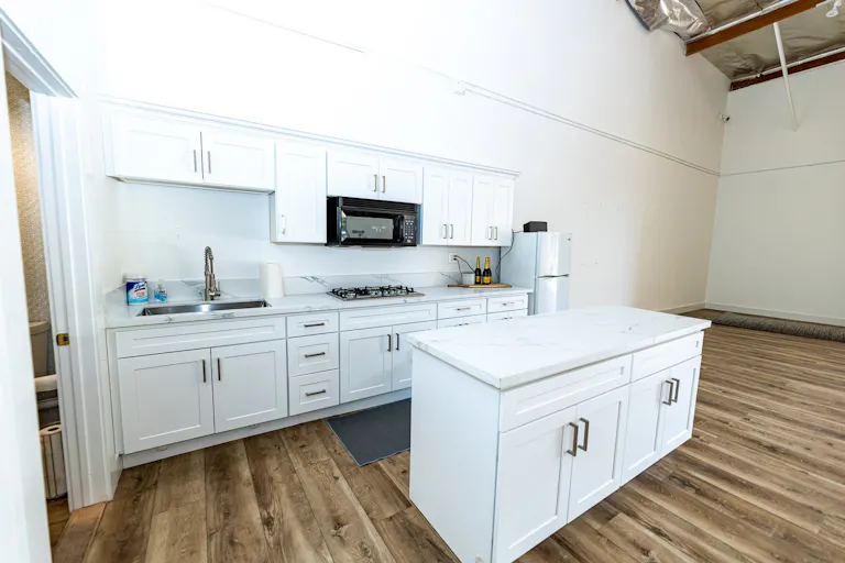 New Photo/Studio Rental in Westlake Village - Image 1