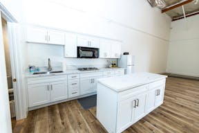 New Photo/Studio Rental in Westlake Village - Image 1