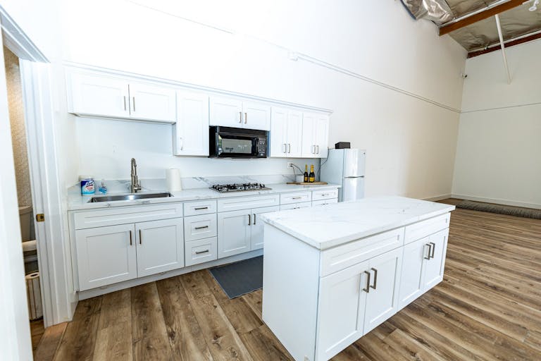 New Photo/Studio Rental in Westlake Village - Image 1