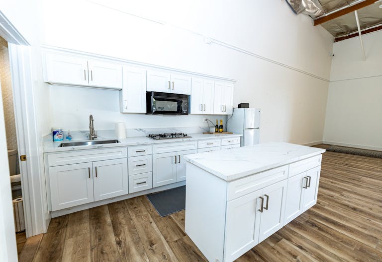 New Photo/Studio Rental in Westlake Village - Image 1
