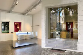 GALLERY STORE MITTE NEXT TO SUPREME NYC - Image 1