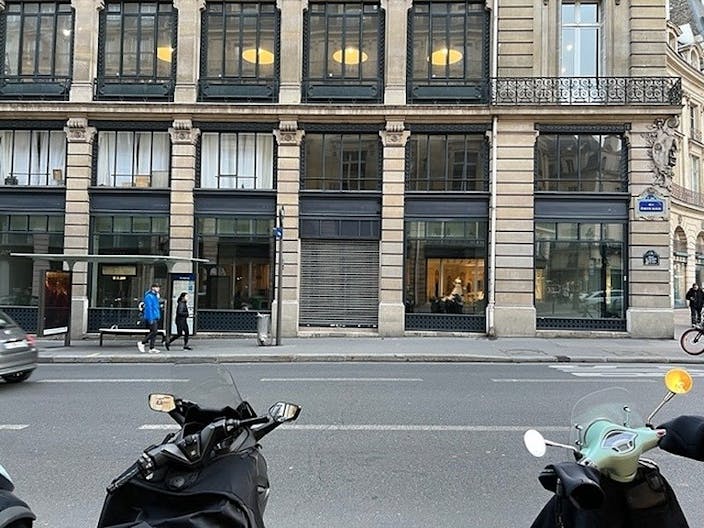 Corner Boutique - Prime Location - Place des Victoires - Ideal Pop-Up Store / FW Showroom - Image 2